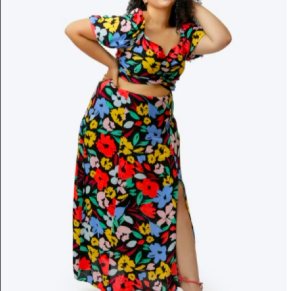 Luvmemore
Cindy Crop Top and Skirt Two Piece Set - 1x or 16W/18W - Floral Print